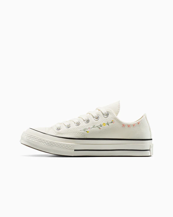 Chuck 70 Embroidered Flowers Low Top - Image 4