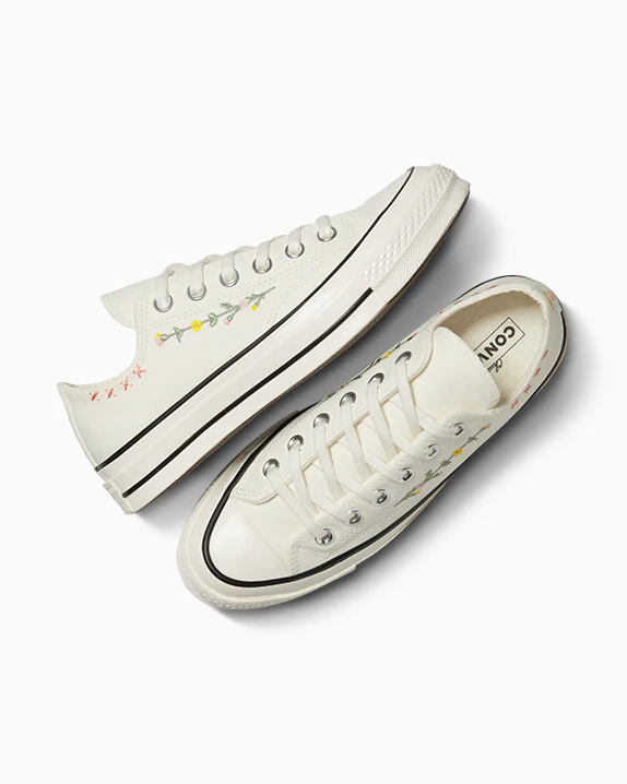 Chuck 70 Embroidered Flowers Low Top - Image 5