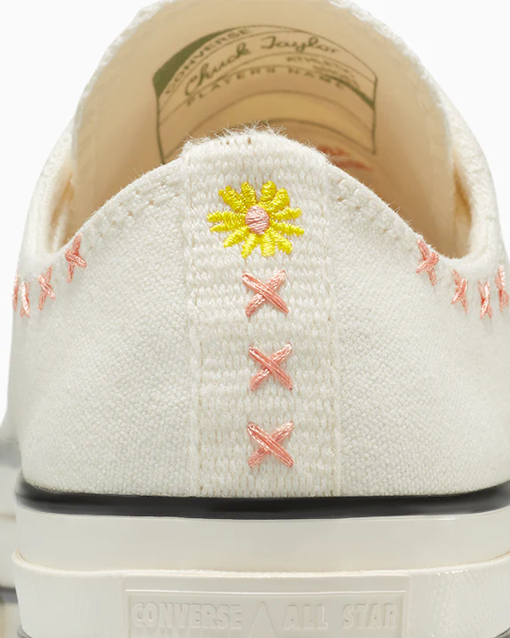 Chuck 70 Embroidered Flowers Low Top - Image 8