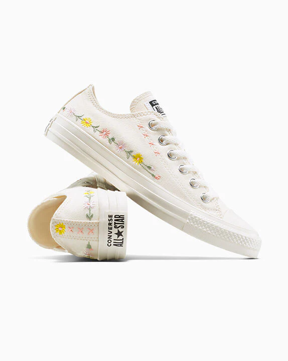 Chuck Taylor All Star Embroidered Flowers Low Top - Image 4