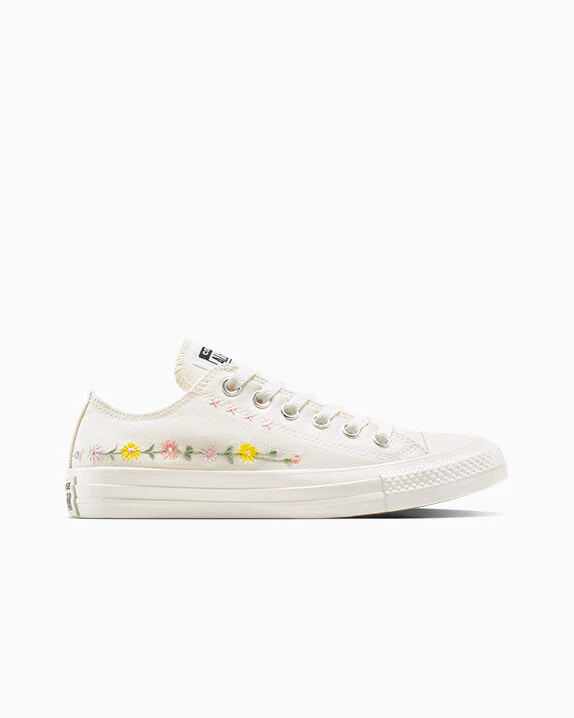 Chuck Taylor All Star Embroidered Flowers Low Top - Image 5