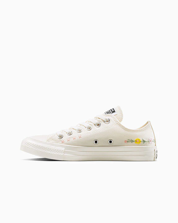 Chuck Taylor All Star Embroidered Flowers Low Top - Image 6