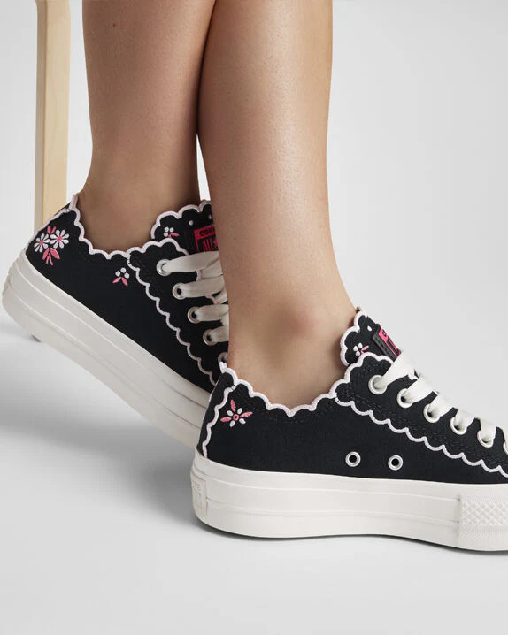 Chuck Taylor All Star Lift Platform Embroidered Flowers Low Top - Image 3
